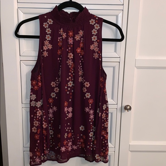 High Neck embroidered tank top - Picture 1 of 3